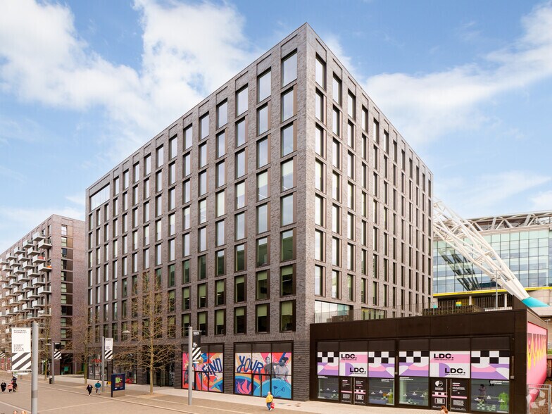 26 Wembley Park Blvd, Wembley à louer - Photo du bâtiment - Image 3 de 29