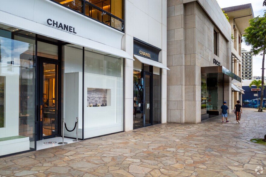 2100-2118 Kalakaua Ave, Honolulu, HI à louer - Photo du bâtiment - Image 2 de 6