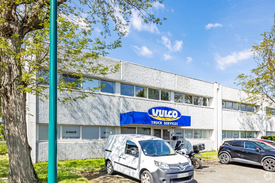 Flex dans Saint-Ouen-l'Aumône à louer - Photo du bâtiment - Image 2 de 2