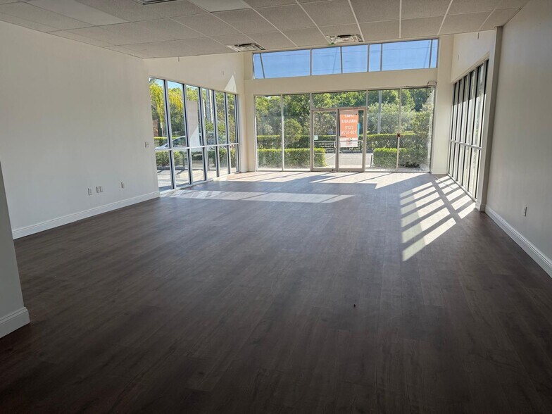 1418 N Semoran Blvd, Orlando, FL à louer - Photo du bâtiment - Image 2 de 16