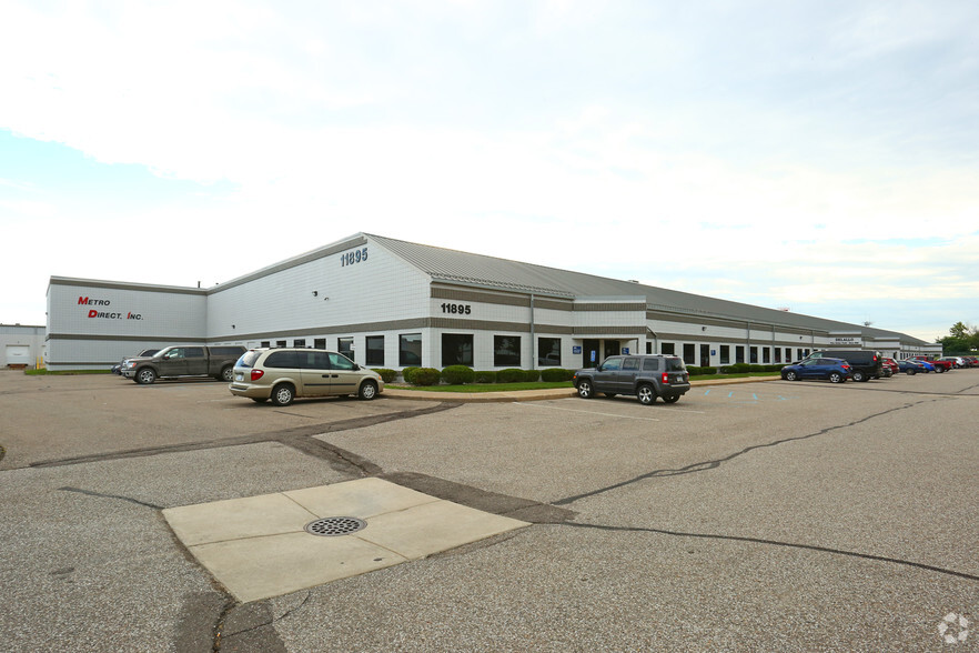 11895 S Wayne Rd, Romulus, MI for sale - Building Photo - Image 1 of 1