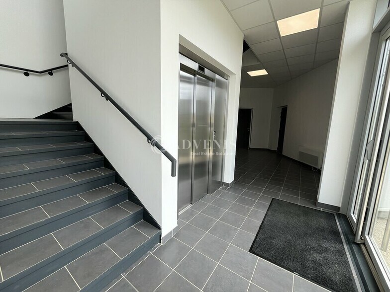 Commerce de détail dans Louvres à vendre - Photo du bâtiment - Image 2 de 8