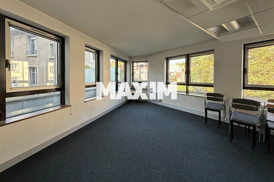 14 Rue Du Chapeau Rouge, Dijon for lease - Interior Photo - Image 3 of 16