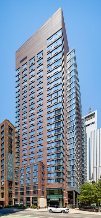 Plus de détails pour 785 10th Ave, New York, NY - Commerce de détail à louer