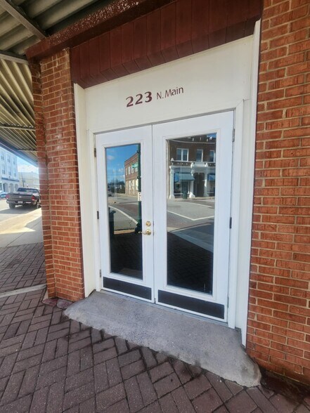 223 N Main St, Franklin, VA à louer - Photo du bâtiment - Image 2 de 26