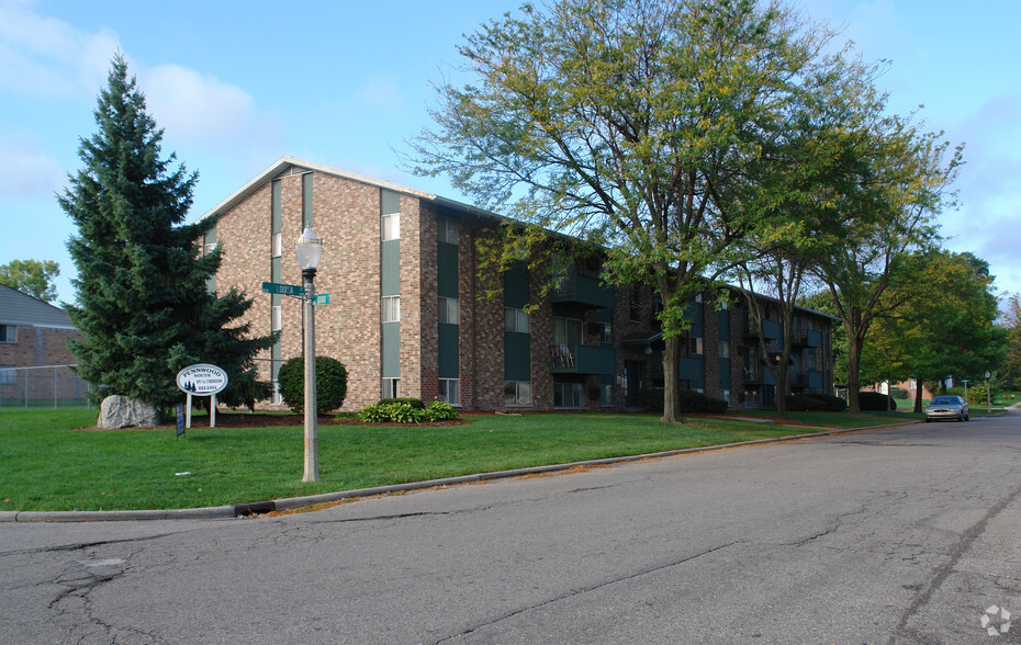 814 Louisa St, Lansing, MI à vendre - Photo principale - Image 1 de 1