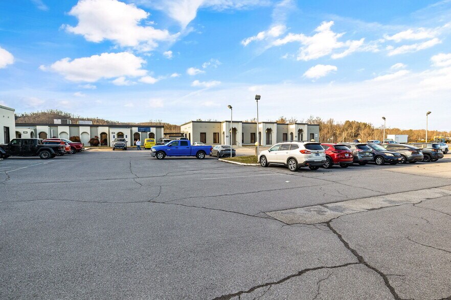 1241 Volunteer Pky portfolio of 4 properties for sale on LoopNet.ca - Building Photo - Image 1 of 6