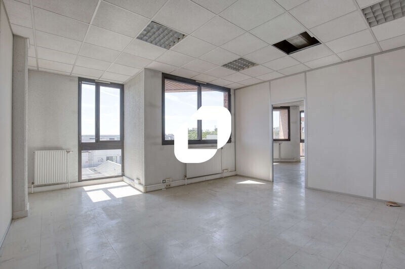 8 Place De La Fontaine, Cergy à louer - Photo du bâtiment - Image 2 de 18