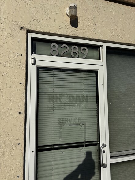 8281-8297 Blaikie Ct, Sarasota, FL for lease - Building Photo - Image 3 of 8