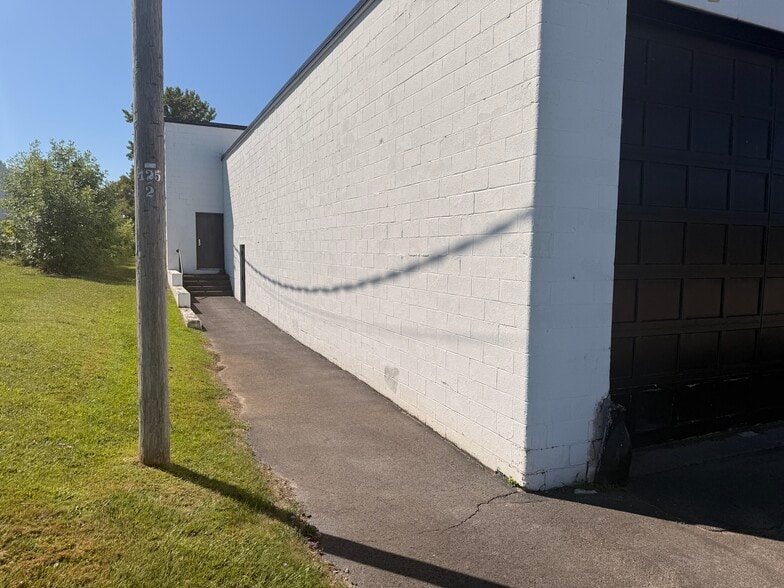 6146 Molloy Rd, East Syracuse, NY for lease - Building Photo - Image 2 of 13