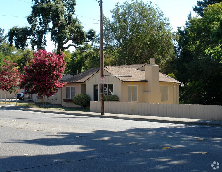1818 4th St, Santa Rosa, CA à vendre - Photo du bâtiment - Image 2 de 2