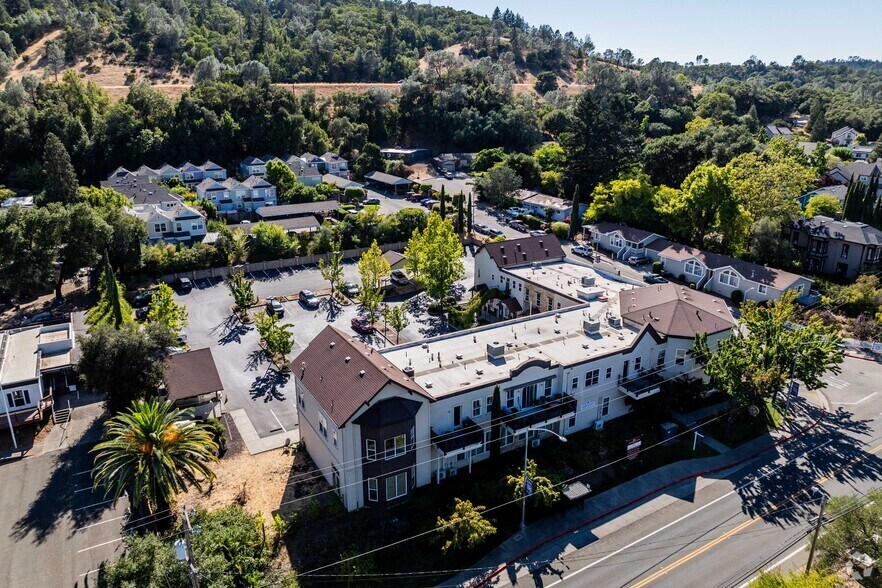 112 School House Ln, Geyserville, CA à louer - Photo du bâtiment - Image 3 de 3
