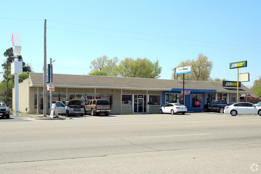 7002-7016 E Admiral Pl, Tulsa, OK à louer - Photo du bâtiment - Image 2 de 2