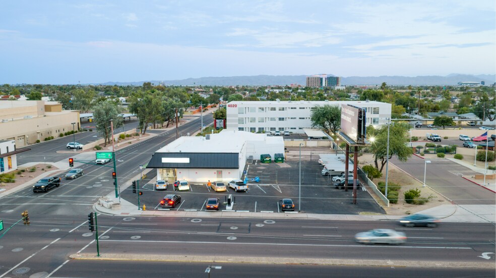 1945 E Indian School Rd, Phoenix, AZ à vendre - Photo du bâtiment - Image 3 de 10