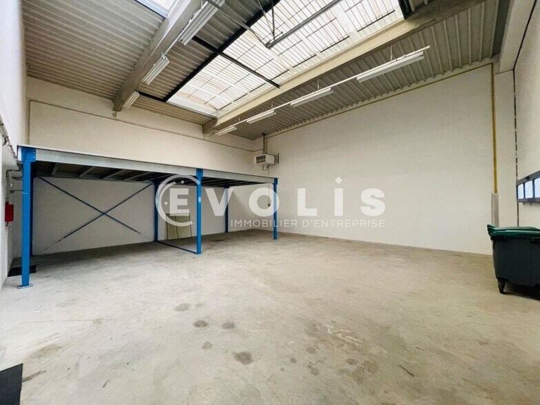 587 Avenue Blaise Pascal, Moissy-Cramayel for lease - Interior Photo - Image 2 of 5