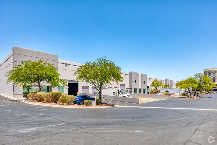 4701 Cameron St, Las Vegas, NV à louer - Photo du bâtiment - Image 2 de 9