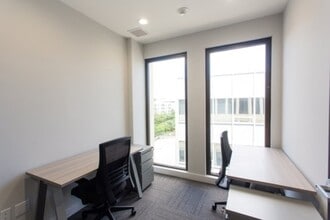 185 Great Neck Rd, Great Neck, NY for lease Interior Photo- Image 1 of 8
