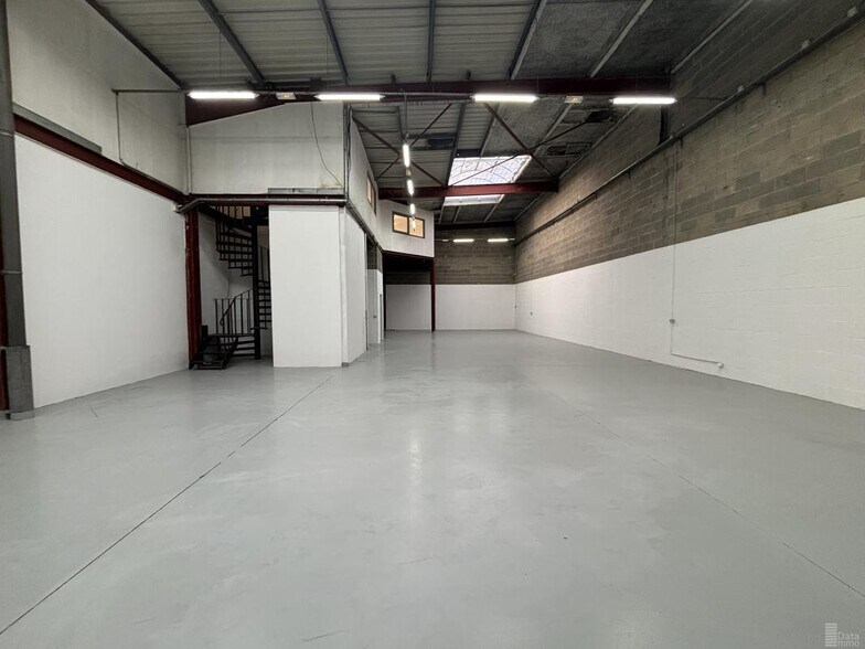 Industrial in Le Thillay for lease - Building Photo - Image 2 of 14