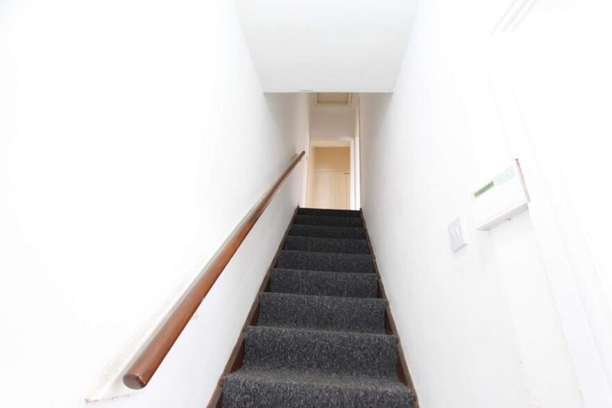 8 Milkstone Pl, Rochdale for lease - Building Photo - Image 3 of 8