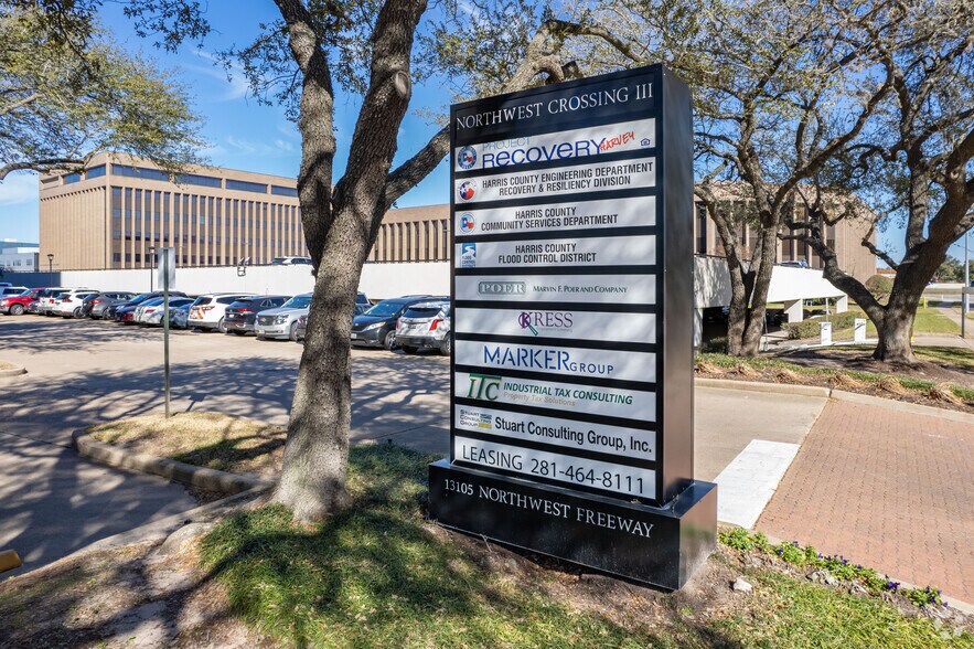 13105 Northwest Fwy, Houston, TX à louer - Photo du bâtiment - Image 3 de 18