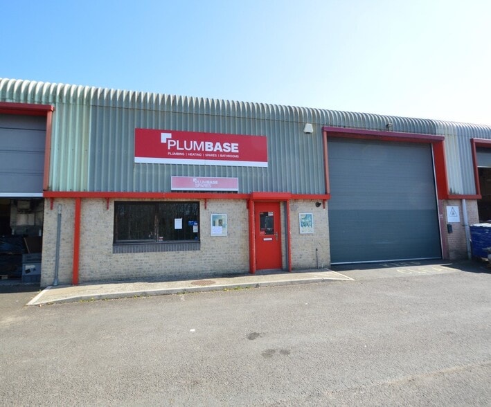 West End, Barnstaple for lease - Primary Photo - Image 1 of 1