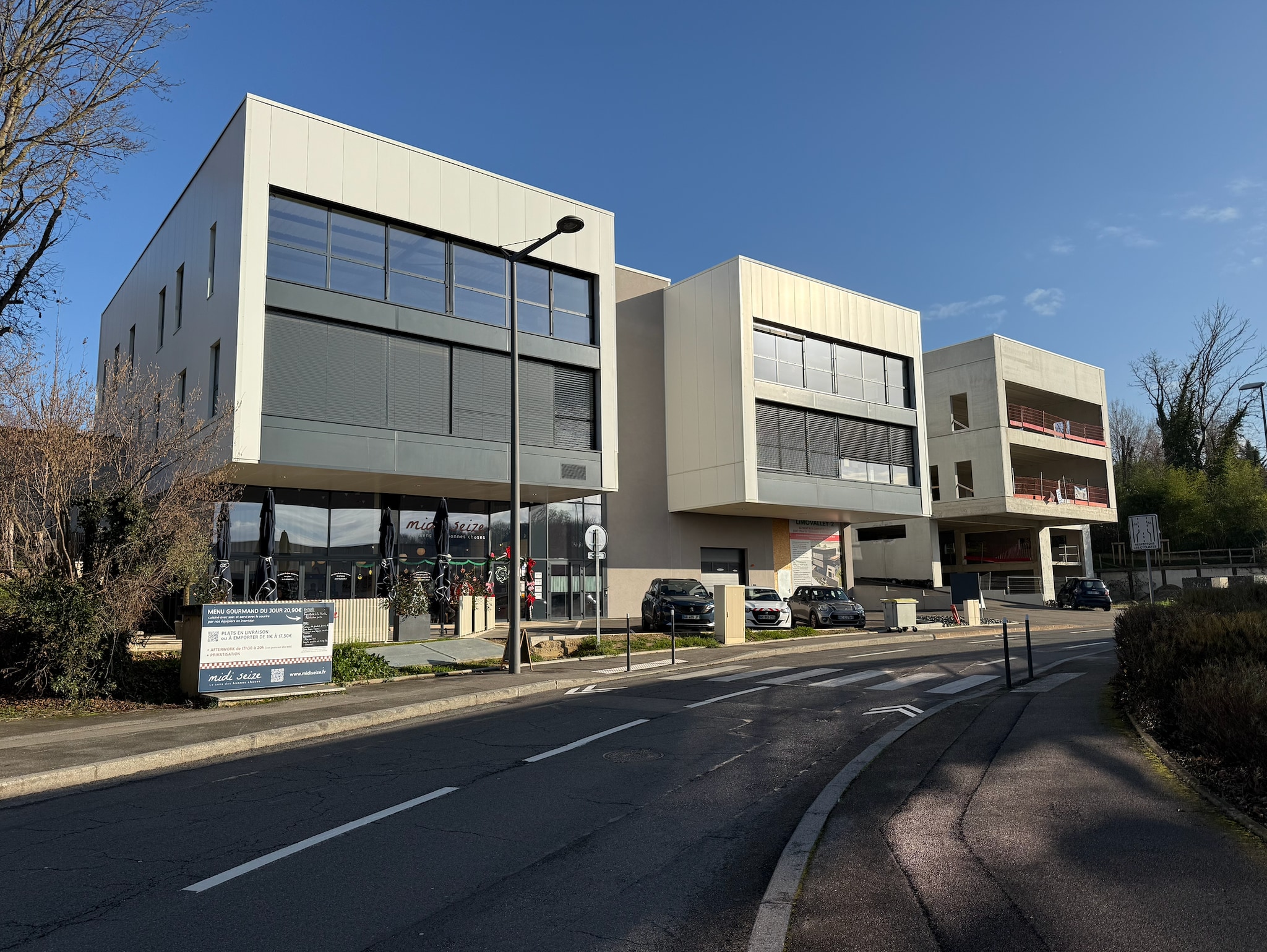 334 Chemin De Champivost, Limonest for lease Primary Photo- Image 1 of 7