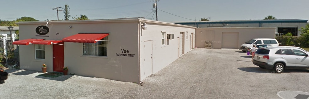 211 SE 9th Ave, Boynton Beach, FL for lease - Primary Photo - Image 1 of 20