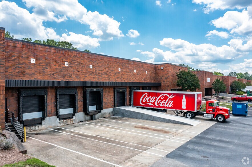5260 Westgate Dr SW, Atlanta, GA à louer - Photo du bâtiment - Image 2 de 2