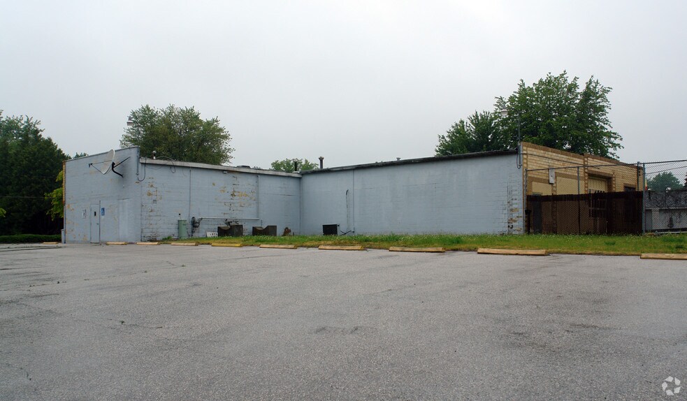 910 N Saginaw St, Saint Charles, MI à louer - Photo du bâtiment - Image 2 de 4