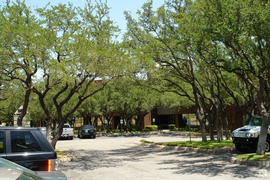 500 N Loop 1604 E, San Antonio, TX à louer - Photo du bâtiment - Image 3 de 3