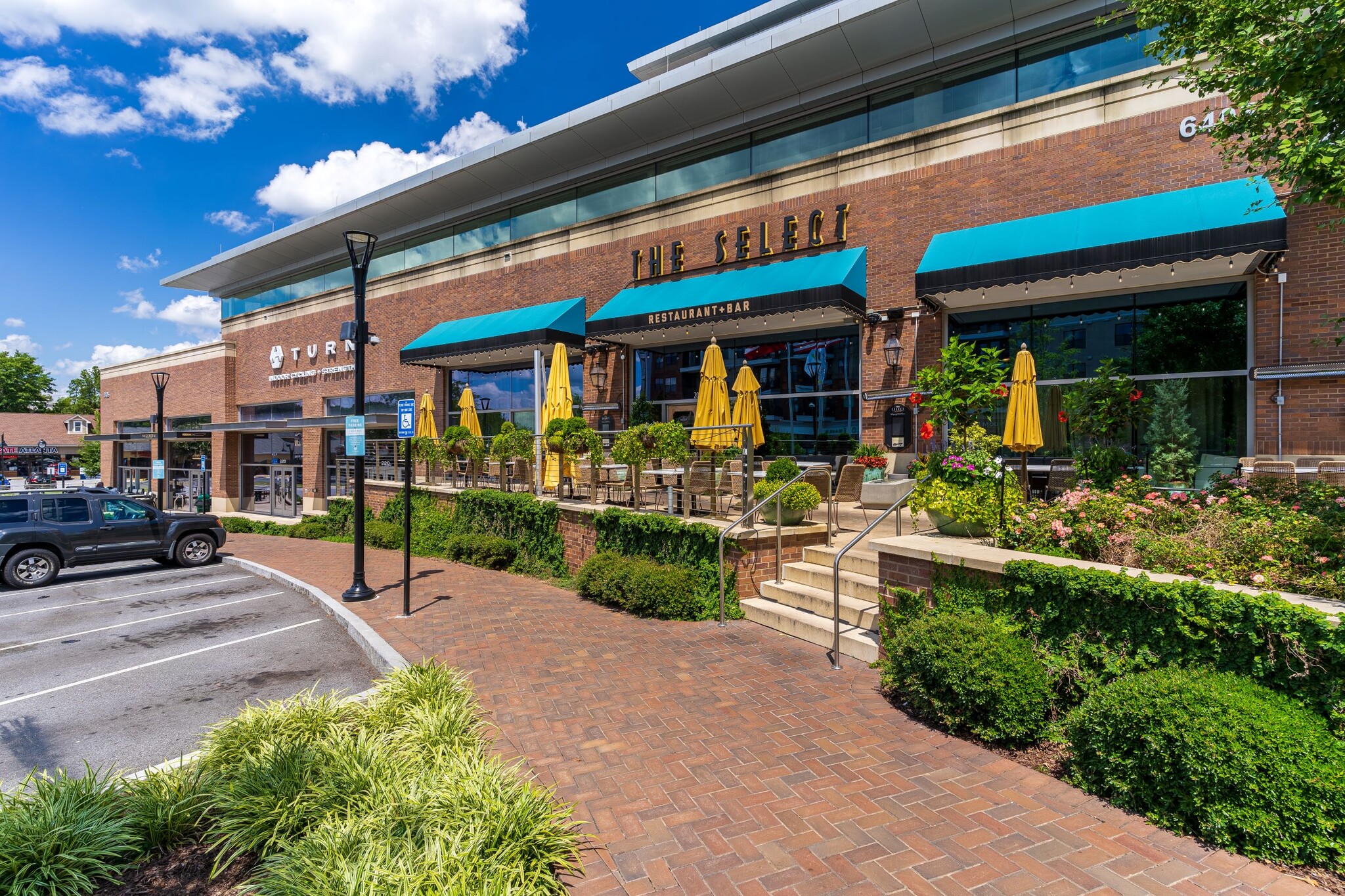 6400 Blue Stone Rd, Sandy Springs, GA for lease Primary Photo- Image 1 of 3