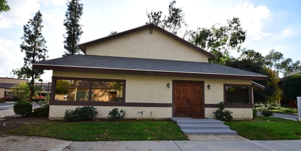 1338 Center Court Dr, Covina, CA à louer - Photo du bâtiment - Image 2 de 15