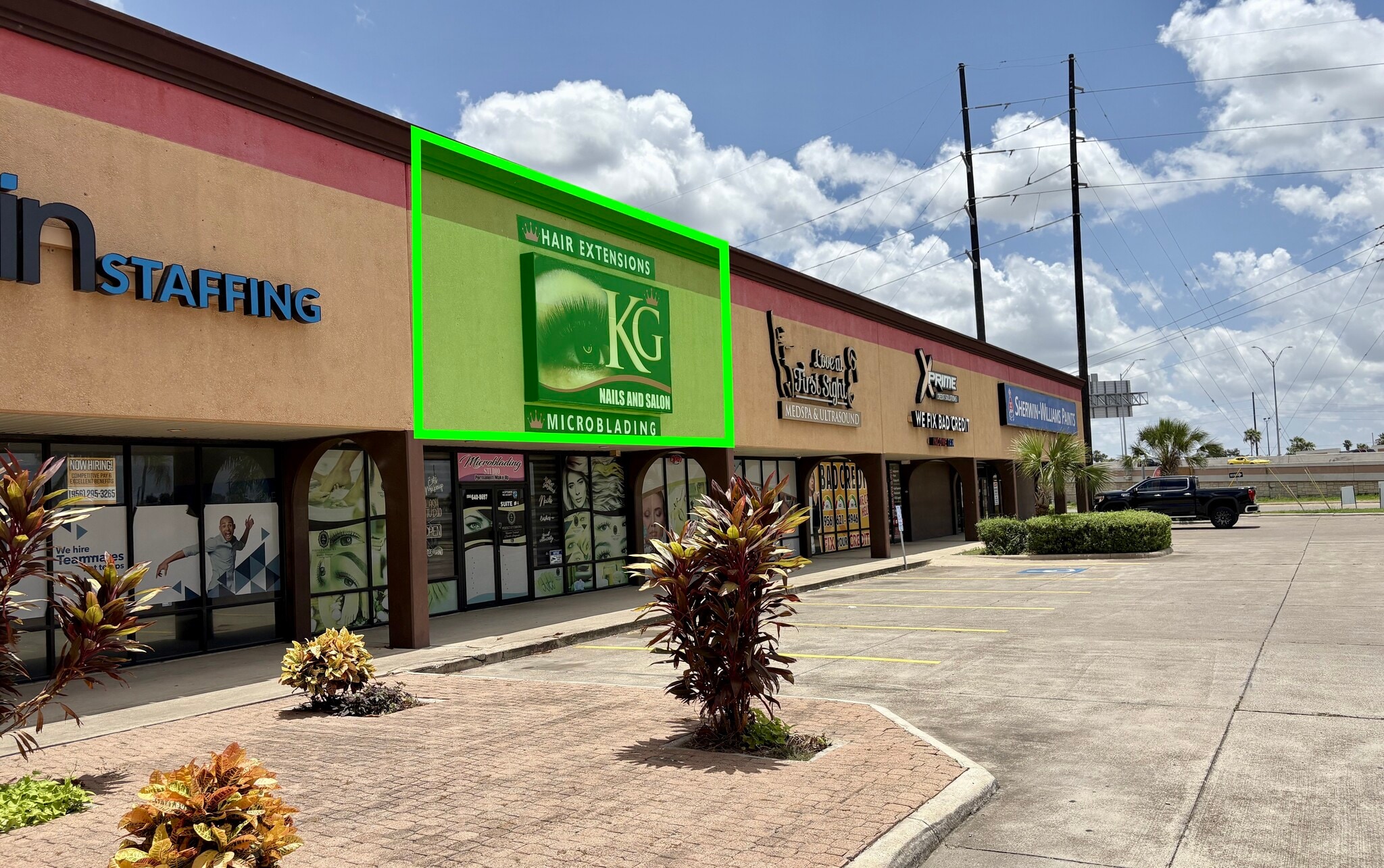 1100 N 77 Expy, Brownsville, TX à louer Photo du bâtiment- Image 1 de 4