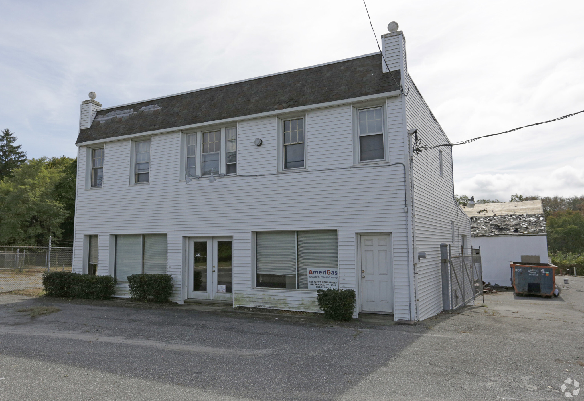 915 W Main St, Riverhead, NY for sale Primary Photo- Image 1 of 1