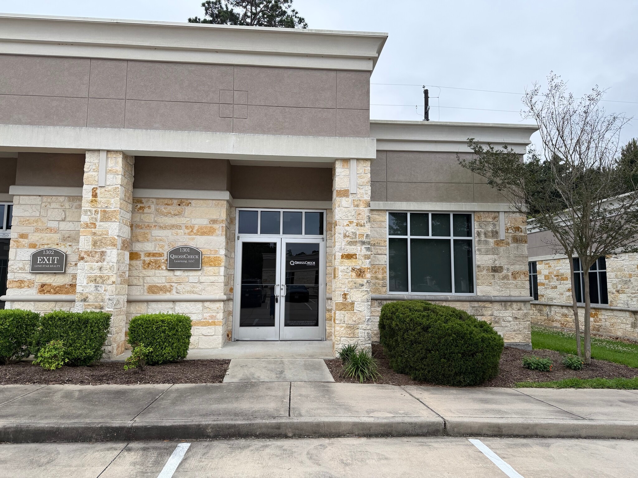 2219 Sawdust Rd, The Woodlands, TX for sale Primary Photo- Image 1 of 111