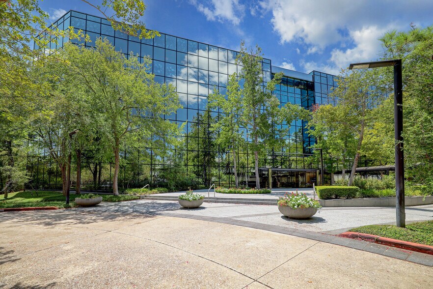 10077 Grogans Mill Rd, The Woodlands, TX à louer - Photo du bâtiment - Image 3 de 13