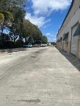 1040 W Industrial Ave, Boynton Beach, FL à louer Aérien- Image 1 de 11
