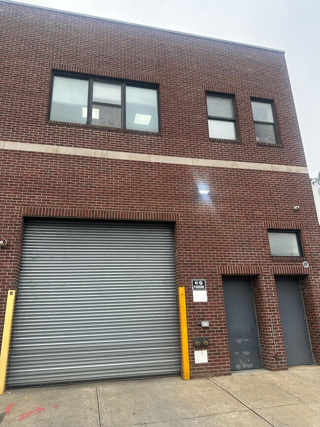 Plus de détails pour 18-54 43rd St, Astoria, NY - Bureau, Industriel à louer