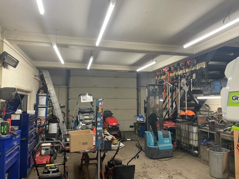 Short Way, Thornbury for sale - Interior Photo - Image 2 of 5