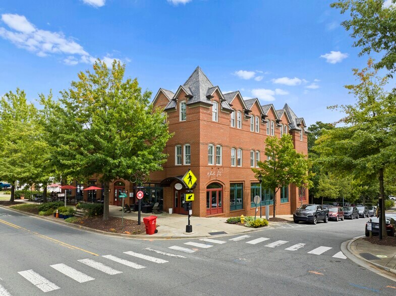 445 S Main St, Davidson, NC à louer - Photo du bâtiment - Image 1 de 2