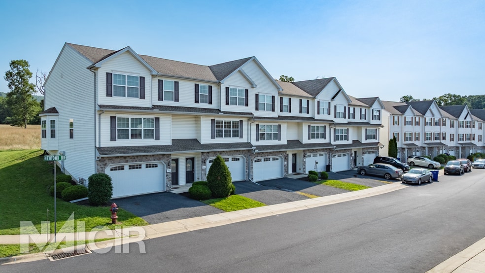2420 Newtown Dr, Harrisburg, PA for sale - Building Photo - Image 2 of 4