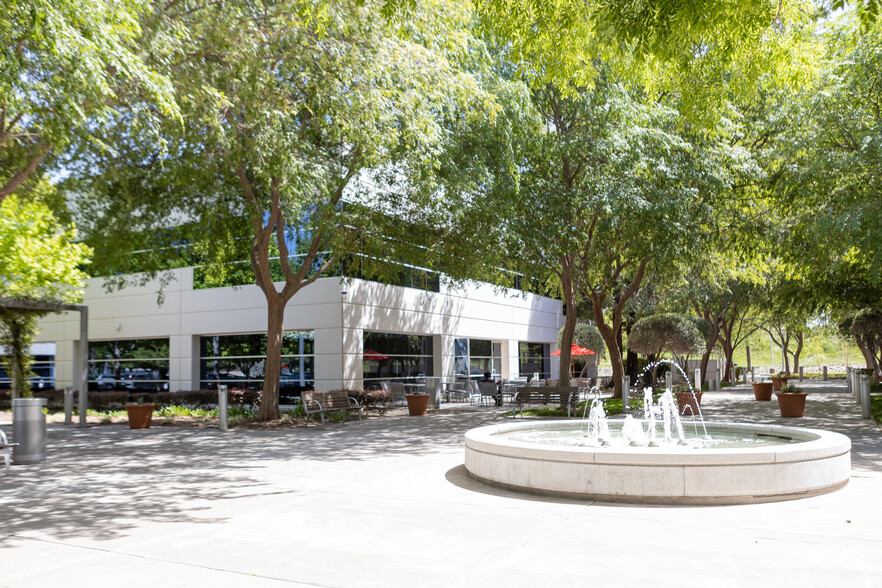 1755 Creekside Oaks Dr, Sacramento, CA for lease - Building Photo - Image 1 of 7