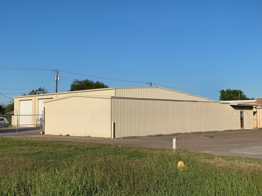 5562 Leopard St, Corpus Christi, TX for lease Building Photo- Image 1 of 12