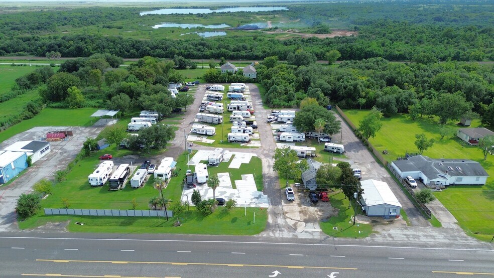 6127 Highway 6, Hitchcock, TX à vendre - Photo du bâtiment - Image 3 de 12