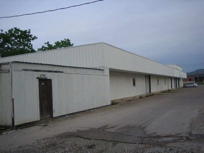2702 N Main St, Liberty, TX à louer - Photo du bâtiment - Image 3 de 4