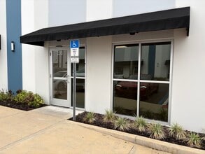 7906 Kingspointe Pky, Orlando, FL for lease Interior Photo- Image 1 of 5
