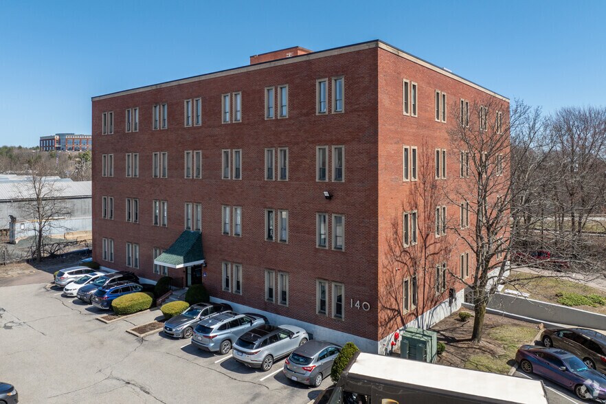 140 Wood Rd, Braintree, MA à vendre - Photo principale - Image 1 de 39