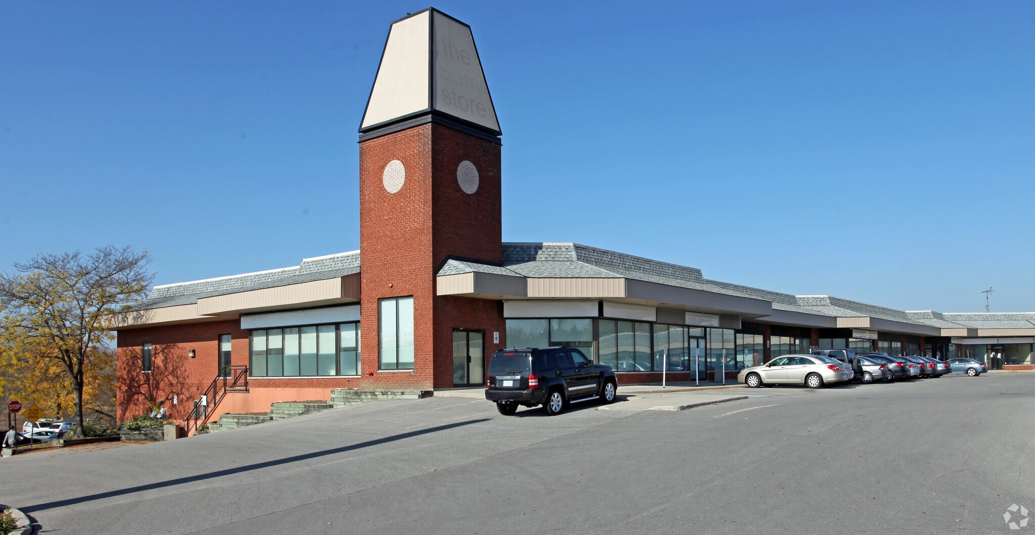 850 King St W, Oshawa, ON à vendre Photo du bâtiment- Image 1 de 1