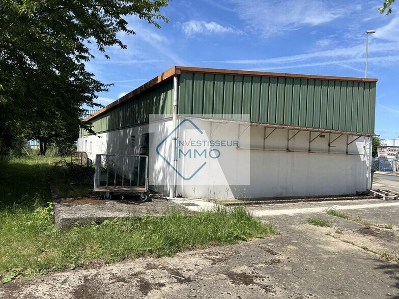 Local d'activités dans Sainte-Geneviève-des-Bois à vendre - Photo du bâtiment - Image 3 de 6