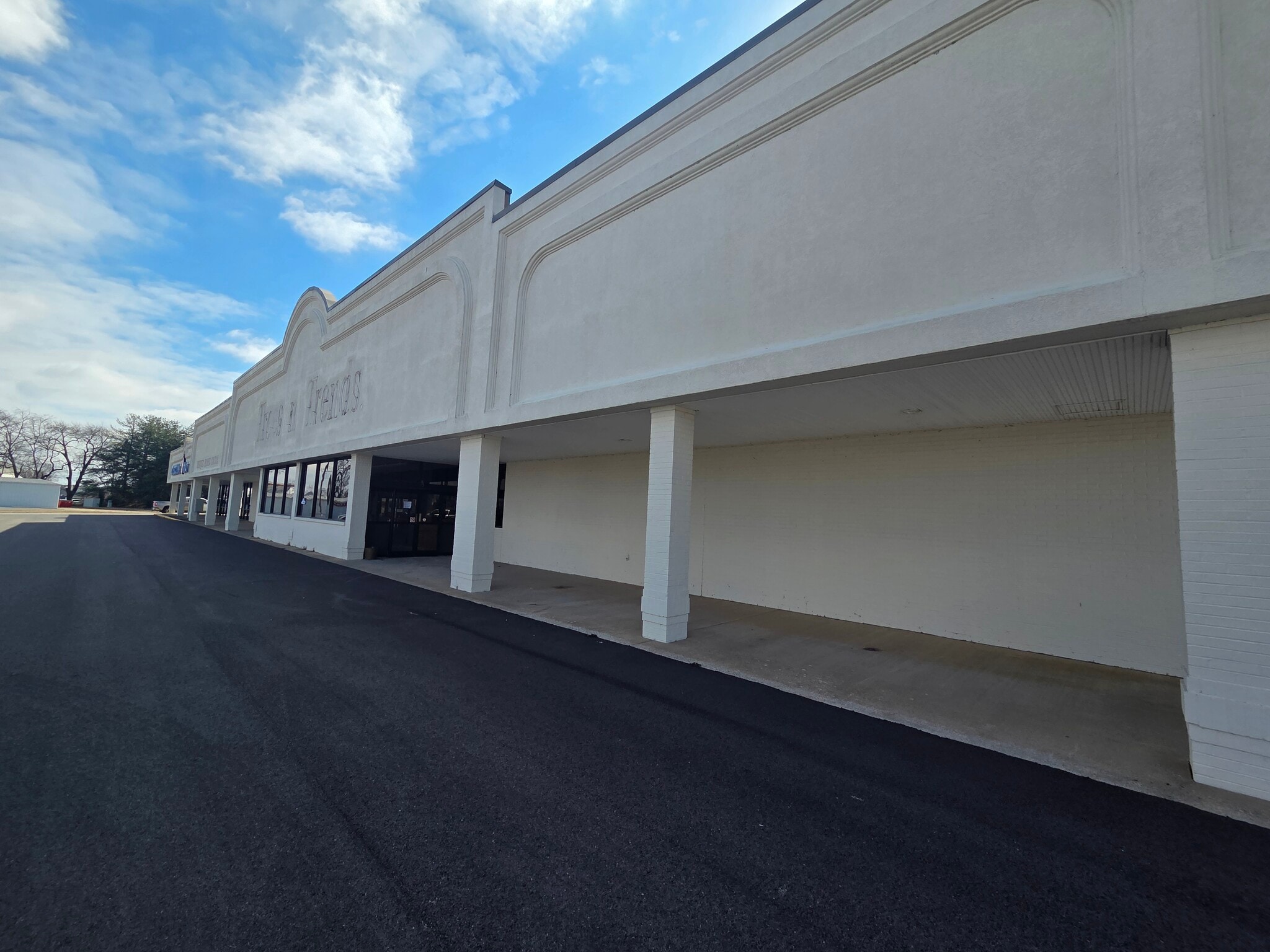 1555 Campbell Ln, Bowling Green, KY for lease Interior Photo- Image 1 of 38